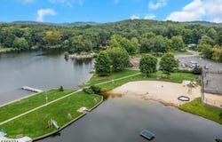 15 Hillside Rd, Ringwood Boro, NJ 07456-2312