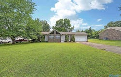 1137 6th Avenue, Arab, AL 35016