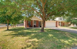 201 Hanstrom Dr, Hutto, TX 78634