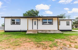 401 E 8th Street, Sundown, TX 79372
