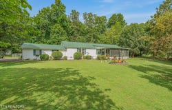 136 Holber Rd, Harriman, TN 37748