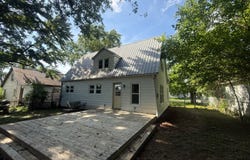 125 E Glenwood St, Olney, IL 62450
