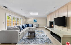 9520 Gloaming Dr, Beverly Hills, CA 90210