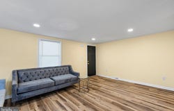 30 E MAIN Street, CHRISTIANA, DE 19702