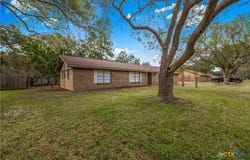 302 Brooks Road, Victoria, TX 77904