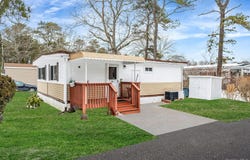 525 Riverleigh Avenue, Riverhead, NY 11901