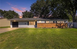 15 Alys Drive E, Depew, NY 14043