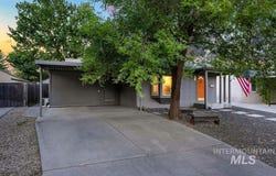 425 N Riverview Dr, Boise, ID 83712
