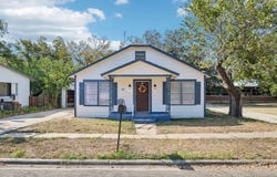 306 E BOWIE ST, Luling, TX 78648