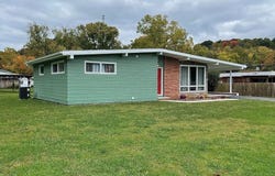 523 Docie St, Damascus, VA 24236-1110