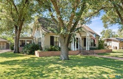 905 E 12th Street, Cameron, TX 76520