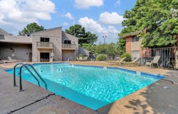732 FOREST LAKE Dr, Memphis, TN 38117