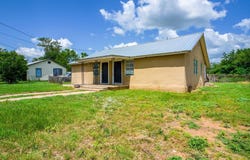 1004 Avon Ave, Llano, TX 78643