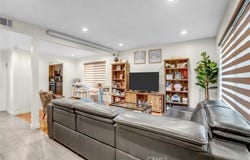 10220 Zelzah, Northridge, CA 91325