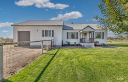 4631 Rolland Rd, Ontario, OR 97914
