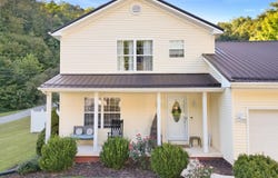 129 Stoney Brook, Van Lear, KY 41265