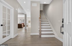 8 ARTHUR Lane, CRANBURY, NJ 08512