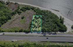 Island Dr, Eastpoint, FL 32328