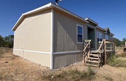 104 CR 2669, Moore, TX 78057