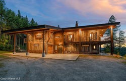 172 Elk Hills Rd, Sandpoint, ID 83864