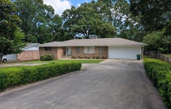 7023 W Markham, Little Rock, AR 72205