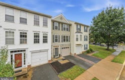 35872 DEVON PARK Square, ROUND HILL, VA 20141