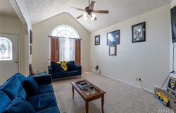 295 Carmel Valley Way, St Robert, MO 65584