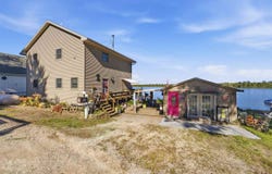 9868 F Ave., Wapello, IA 52653