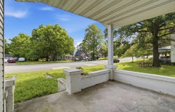 114 E College Street, Aurora, MO 65605