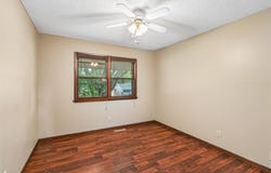 1107 N 10th Avenue E, Newton, IA 50208