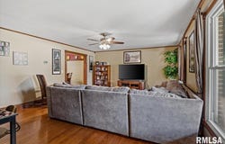 4 PARKWAY Road, Springfield, IL 62712