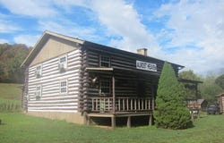 306 Falls View Lane, Hinton, WV 25951