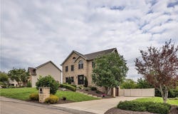 1050 Windy Oak Dr, Pittsburgh, PA 15239
