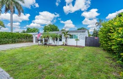 6771 Harding St, Hollywood, FL 33024