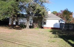 901 Woodleigh Dr, Dothan, AL 36305
