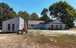 279 Castlegate Drive, Seymour, MO 65746