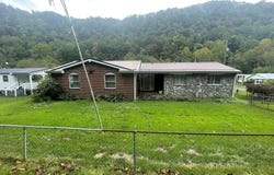270 Ramey Addition, PINEVILLE, WV 24874