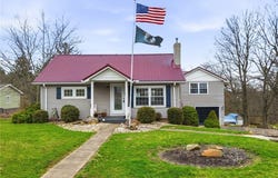 27 Bock Ln, Baden, PA 15005