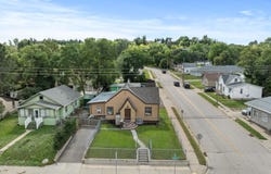 1002 Valley St, Minot, ND 58701