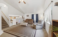 6842 JESSICA Dr, Springfield, OR 97478