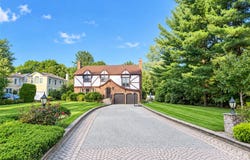43 Pelican Court, Syosset, NY 11791
