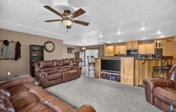 809 S McKinley St, Lennox, SD 57039