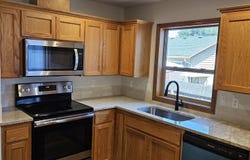 1713 E 11TH St, Newberg, OR 97132