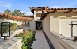 3187 E BERRIDGE Lane, Phoenix, AZ 85016