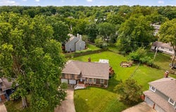 5725 Earnshaw Street, Shawnee, KS 66216