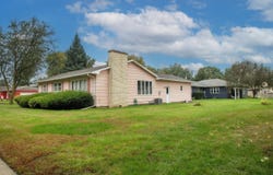 802 11th Ave NW, Waverly, IA 50677