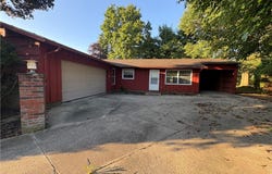 9708 Kennett Square NE, Bolivar, OH 44612