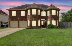 4302 Tree Line Dr, Pasadena, TX 77505