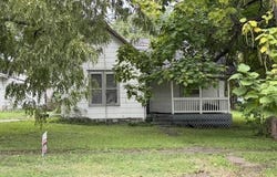619 N Cedar St, Cameron, MO 64429