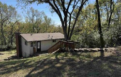 7435 Lakeview RD, Meriden, KS 66512